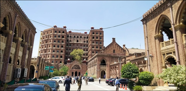 مونس الہیٰ کا قریبی ساتھی بازیاب، عدالت میں پیش