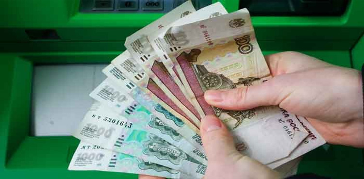 یوکرین میں روسی کرنسی استعمال ہونے لگی، پرچم بھی آویزاں