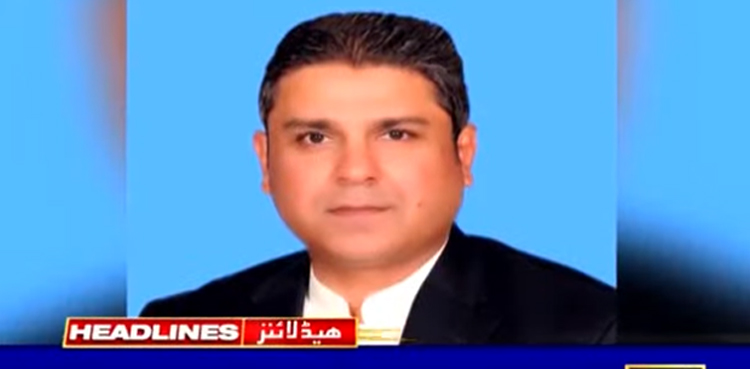 وفاقی کابینہ میں شامل احسان مزاری کی وزارت 2 روز بعد ہی تبدیل