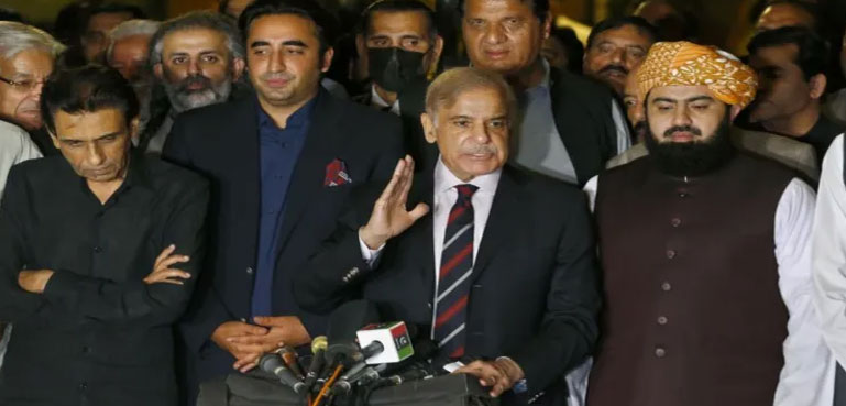 ‘امپورٹڈ حکومت نے فرار کی تیاریاں شروع کردیں’