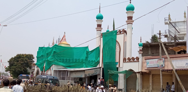 بھارت : ہندو جتھوں سے تنگ مسلمان "مساجد” میں پناہ لینے پر مجبور