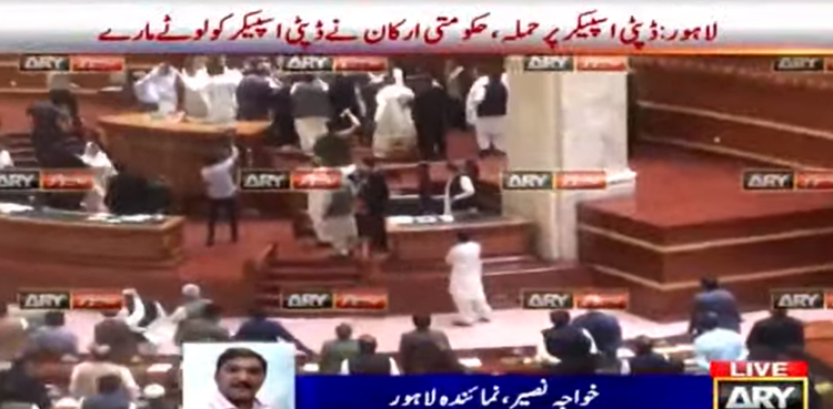 حکومتی ارکان کا  ڈپٹی اسپیکر پنجاب اسمبلی  پر حملہ ،  لوٹے دے مارے