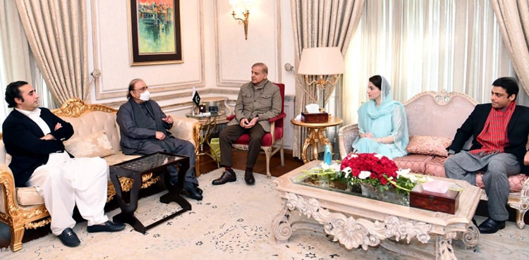 ن لیگ کا چیئرمین سینیٹ کیلئے اسحاق ڈار کا نام تجویز ، پیپلزپارٹی کی قیادت کا سخت ردعمل