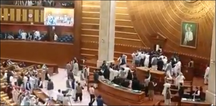ڈپٹی اسپیکر پنجاب اسمبلی پر حملہ کرنے والے اراکین کی رکنیت معطل کرنے پر غور