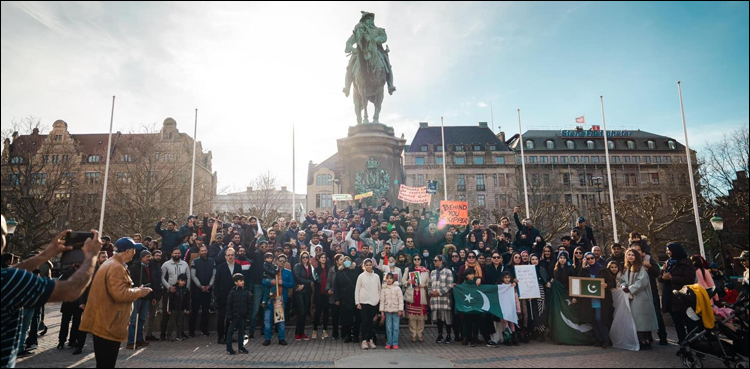 سویڈن میں عمران خان کے حق میں مظاہرہ، غیر ملکیوں کی بھی شرکت