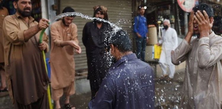 صوبوں کو ہیٹ ویو کا الرٹ جاری ، رواں سال درجہ حرارت میں 6 سے 8 ڈگری سینٹی گریڈ اضافہ متوقع