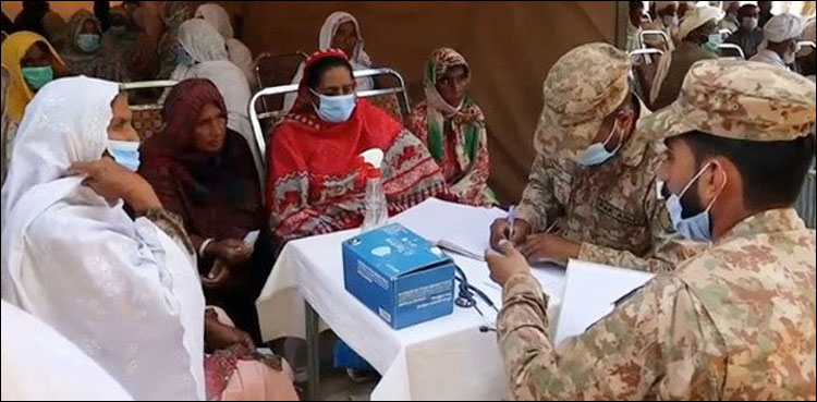 شدید گرمی کے دوران پاک فوج کے میڈیکل کیمپس قائم