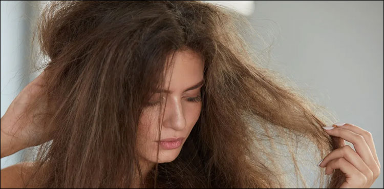 کھارے پانی سے خراب ہونے والے بالوں کی حفاظت کیسے کی جائے؟