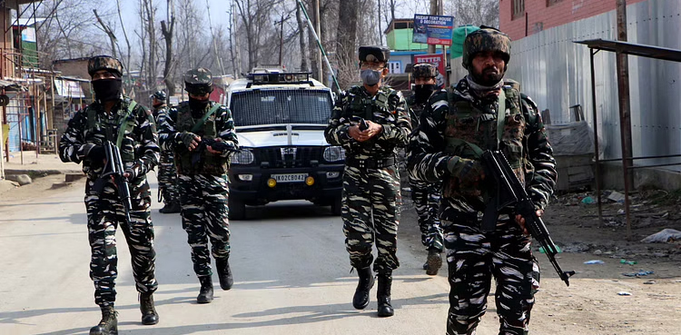 مقبوضہ کشمیر میں بھارتی بربریت، 3 کشمیری شہید