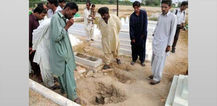 قبروں سے مُردوں کو نکالنے والا گورکن گرفتار، لاشیں برآمد