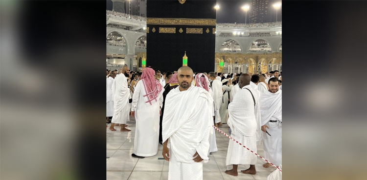 ‘یہ میری خوش قسمتی ہے’ عمرہ ادائیگی کے بعد بابراعظم کی نئی تصویر وائرل