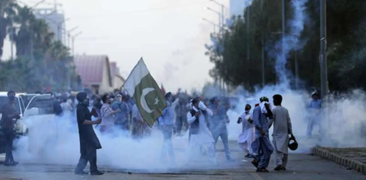 لانگ مارچ میں توڑ پھوڑ :  پی ٹی آئی رہنماؤں کا گرفتاری سے بچنے کیلئے ضمانتیں لینے کا سلسلہ جاری