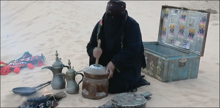 سعودی عرب کے صحرا میں رہنے والی یہ خاتون کون ہیں؟