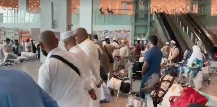 اسلام آباد پہنچنے والی عمرہ زائرین کی بڑی تعداد سامان سے محروم