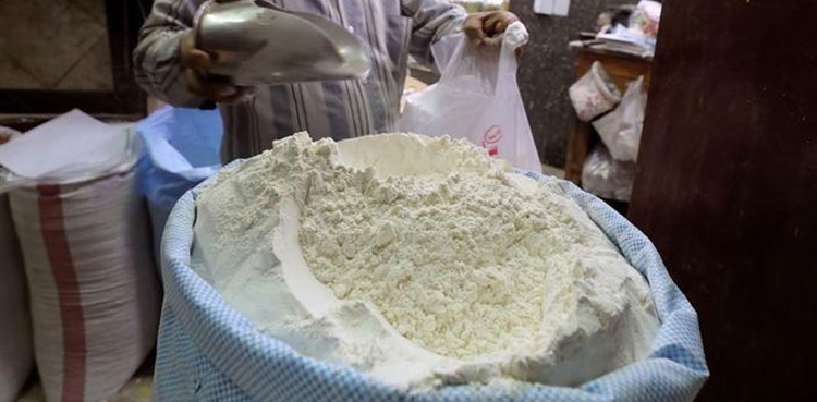 پیٹرول کے بعد  آٹے کی قیمت میں ریکارڈ اضافہ، عوام پریشان