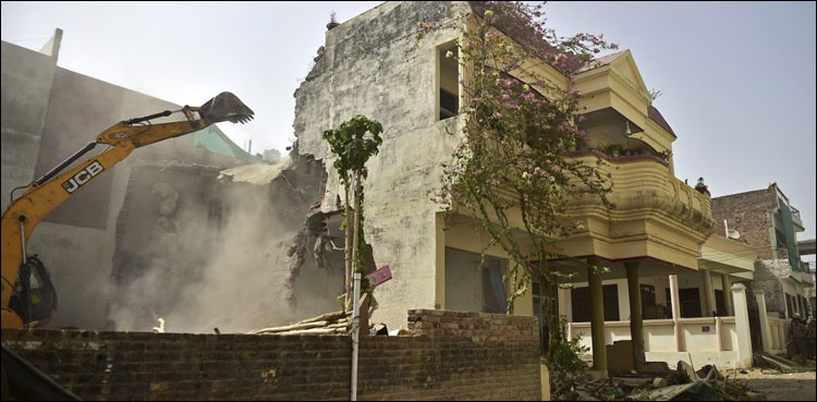 بھارتی مسلمان خاندان کے گھر کی مسماری کے بعد تعمیر نو کے لیے چندہ مہم