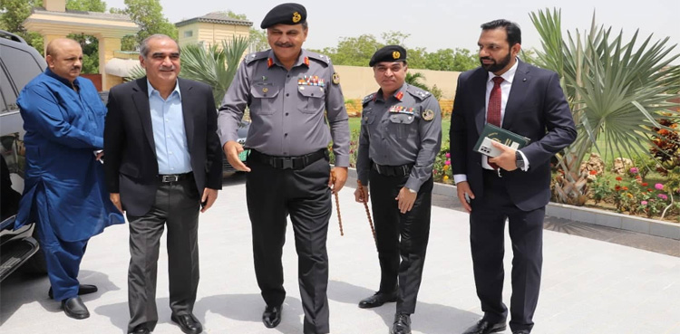 خواجہ سعد رفیق نے اے ایس ایف ھیڈ کوارٹرز کا دورہ کیا