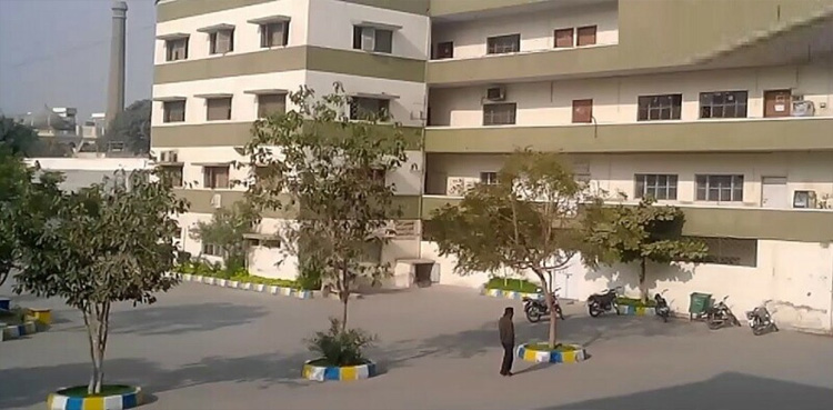 اردو یونیورسٹی میدان جنگ بن گئی، طلبہ کے ساتھ طالبات بھی زخمی