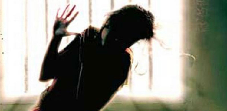 پنجاب میں‌ تیزاب گردی کا لرزہ خیز واقعہ، متاثرہ طالبہ تشویشناک حالت میں اسپتال منتقل