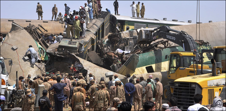 خوف ناک ٹرین حادثے کو ایک سال مکمل، ذمہ داران کے خلاف کارروائی نہ ہو سکی