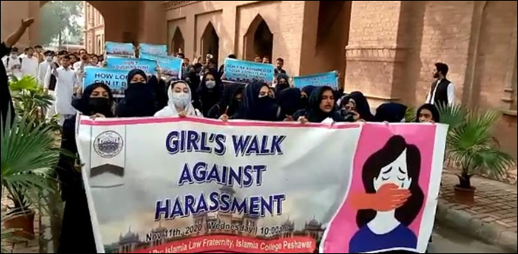 پشاور: ہراسانی کے خلاف آواز اٹھانے والی کالج طالبہ کا مستقل خطرے میں پڑ گیا