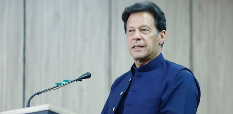 پٹرول مہنگا ہونے  سے غریب طبقہ پس جائے گا، عمران خان