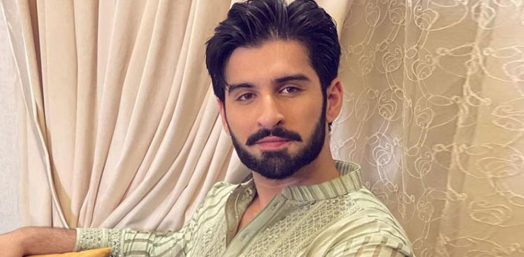 آڈیشن دینے گیا تو فرش پر بیٹھنے کا کہا گیا اور۔۔۔ منیب بٹ نے کیا کہا؟