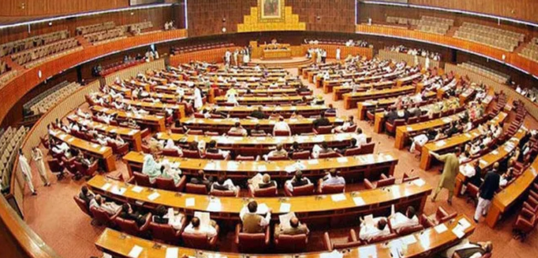 پی ٹی آئی اراکین قومی اسمبلی کے استعفوں نے بحرانی صورتحال پیدا کردی