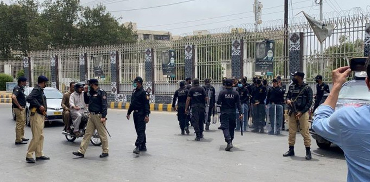 ماڑی پور : بجلی مانگنے والے مظاہرین پر پولیس ٹوٹ پڑی، لاٹھی چارج شیلنگ