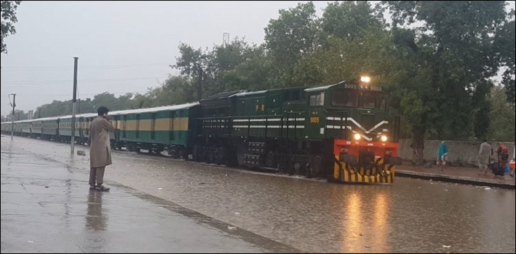 پنجاب میں موسلا دھار بارش سے ریلوے کا نظام درہم برہم