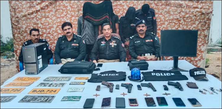 پستول کا کوڈ نام میموری کارڈ، کراچی میں جعلی پولیس اہل کار گرفتار، واردات کی ویڈیو