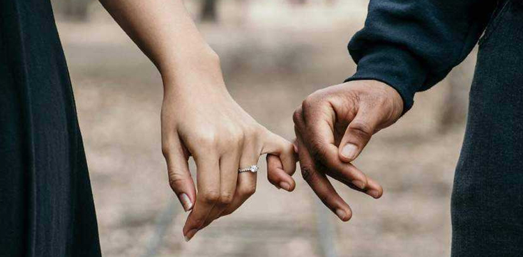 لڑکی سے ملنے کیلئے چھپ کر آنیوالے لڑکے کے ساتھ انوکھا واقعہ
