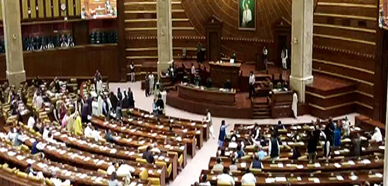 عمران خان پر قاتلانہ حملہ : اراکین پنجاب اسمبلی کا بڑا اقدام