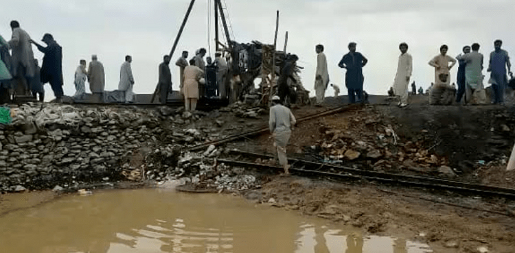 ٹھٹھہ: کوئلے کی کان سے 40 گھنٹے بعد 6 کان کنوں کی لاشیں نکال لی گئیں