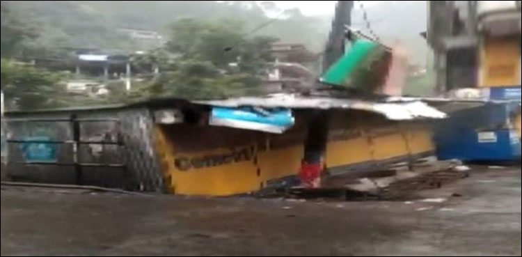 ہماچل پردیش میں سیلاب سے شدید تباہی، متعدد دکانیں سیلابی ریلے میں بہہ گئیں
