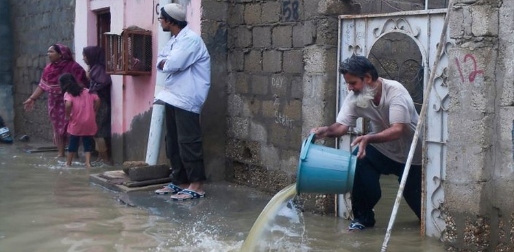 سکھر : بارشوں کے باعث کئی دیہات تباہ، گھر مسمار
