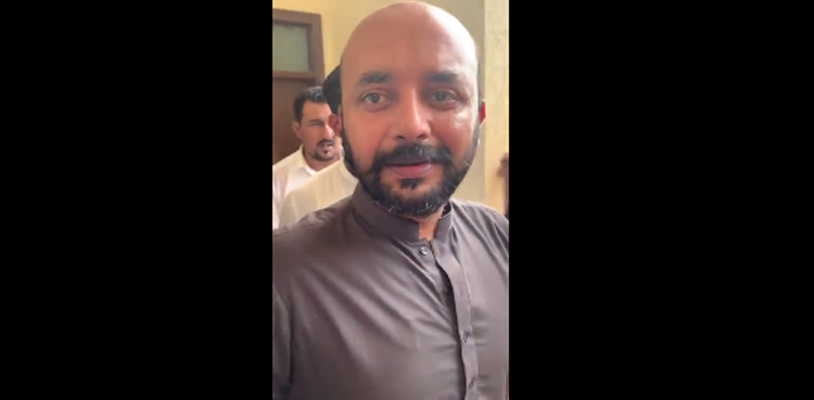 ‘بہادر  آدمی ، قوم اے  آر وائی کے ساتھ ہے’