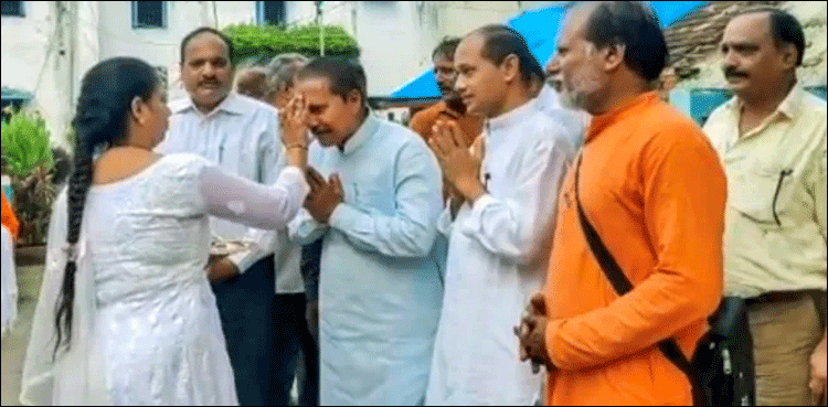 بلقیس بانو کیس: مجرموں کی جلد رہائی پر بھارت میں ہزاروں آوازیں اٹھ گئیں