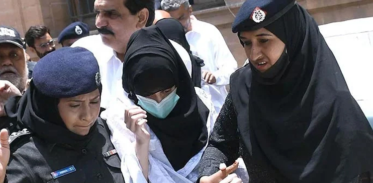 پسند کی شادی کرنے والی کم عمر لڑکی کو  والدین کے حوالے کرنے کا حکم