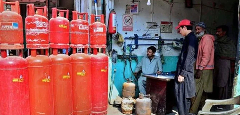 اوگرا نوٹیفکیشن کے بغیر ہی ایل پی جی کی قیمتوں میں اضافہ کر دیا گیا