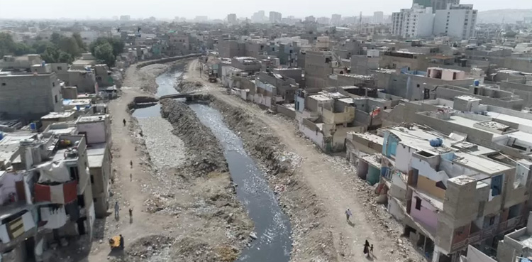 جس وقت غیر قانونی آبادیاں بن رہی تھیں آپ کہاں تھے؟عدالت