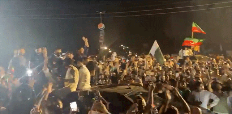 پی ٹی آئی کارکن ملک بھر میں سڑکوں پر سراپا احتجاج بن گئے