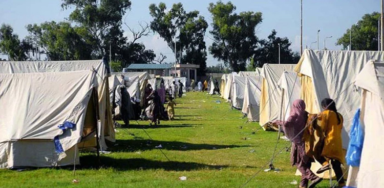 سندھ میں سیلاب متاثرین کے ریلیف کیمپوں میں ٹینٹ اسکول قائم کرنے کا آغاز