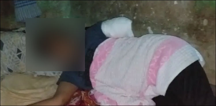 کان میں معمولی درد کے علاج کے لیے آنے والی خاتون کا بازو کاٹ دیا گیا