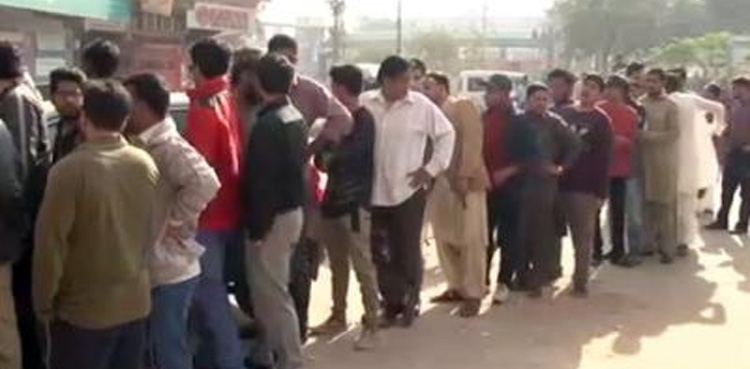 نیشنل اسٹیڈیم : جعلی ٹکٹوں کی خرید و فروخت کرنے والے11ملزمان گرفتار