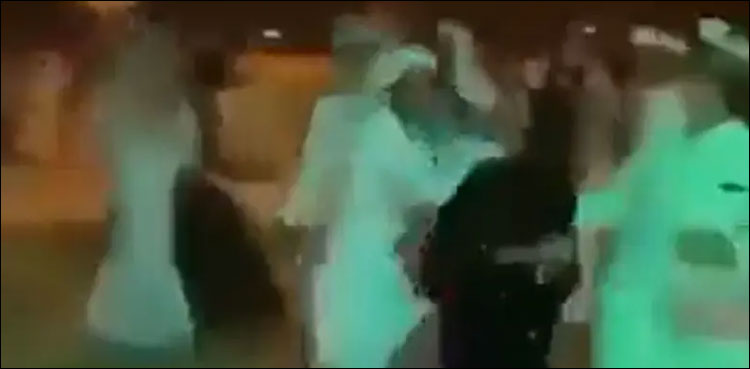سعودی عرب: سر عام لڑکی کو ہراساں اور حملہ کرنے والے 2 نوجوان گرفتار
