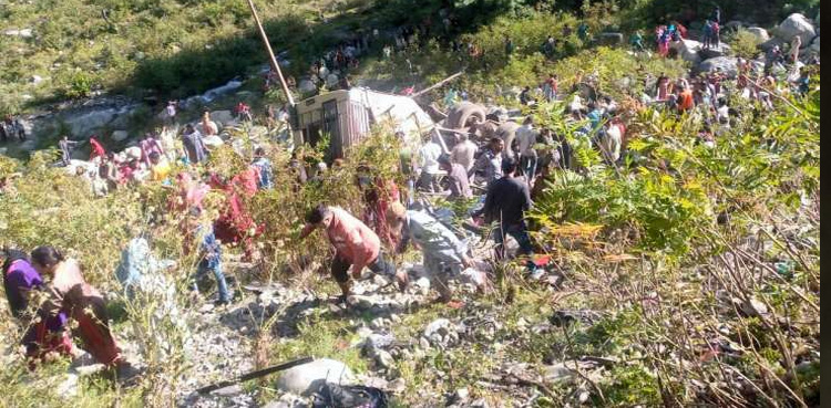 منی بس کو خوفناک حادثہ: خواتین و بچوں سمیت 11 افراد ہلاک
