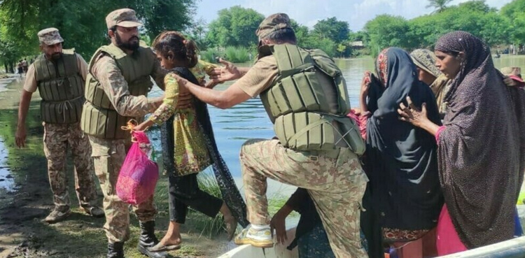 پاک فوج کی سیلاب متاثرہ علاقوں میں امدادی سرگرمیاں تیزی سے جاری