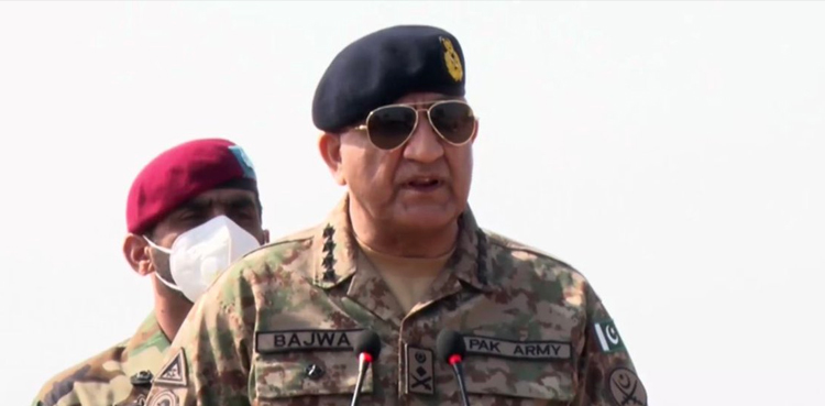 آرمی چیف مشکل کی گھڑی میں ہم وطنوں کے شانہ بشانہ