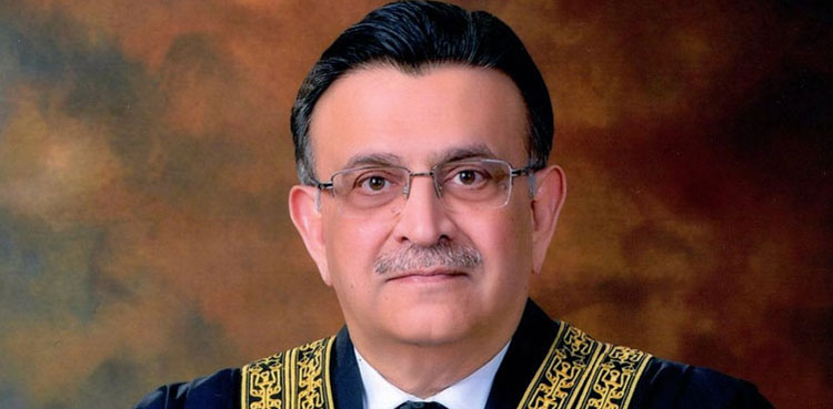 دیکھ لیں سپریم کورٹ کے باہر لوگ گیٹ پھلانگ رہے ہیں، وفاقی حکومت مدد کررہی ہے، چیف جسٹس